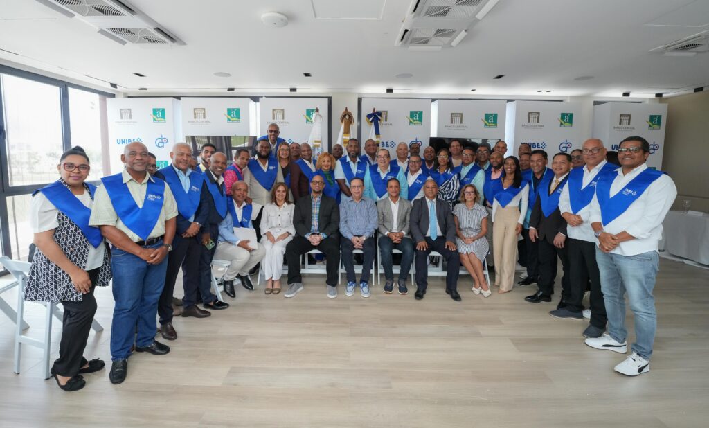 BCRD clausura el XVI Diplomado de Formación económica para comunicadores en San Pedro de Macorís