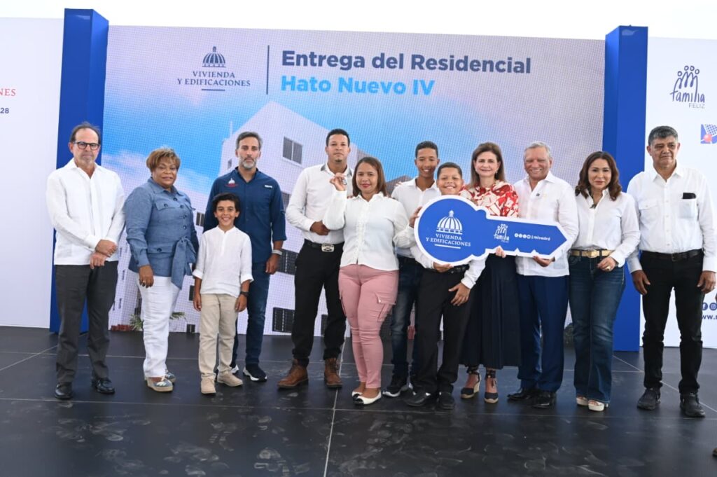 Banreservas financia 608 apartamentos entregados en Hato Nuevo por la vicepresidenta Raquel Peña