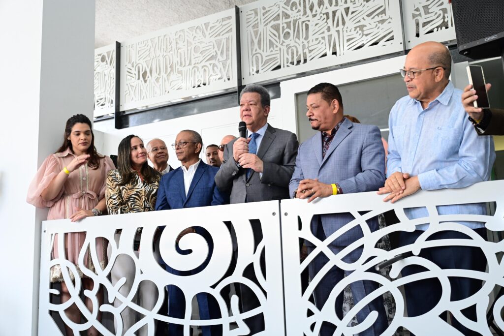 Leonel asegura desde Nueva York que el PRM ha colapsado los servicios públicos: “los hospitales están más enfermos que los pacientes”