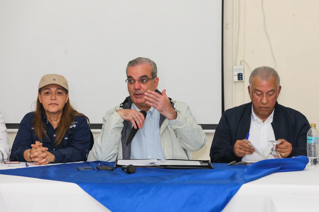 Presidente Abinader evalúa daños por el huracán Melissa y dispone soluciones integrales en Ocoa y Barahona; asegura Gobierno no dejará a ningún productor ni familia sin atender