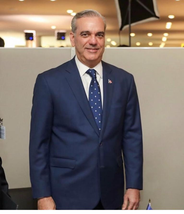 Presidente Abinader sale a México para cumplir compromisos familiares