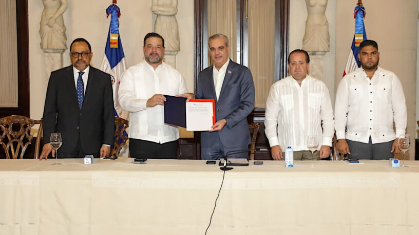 Presidente Abinader anuncia inicio titulación de más de 43 millones de metros cuadrados en Parque Nacional Los Haitises y Reserva Forestal Loma Novillero, en Villa Altagracia