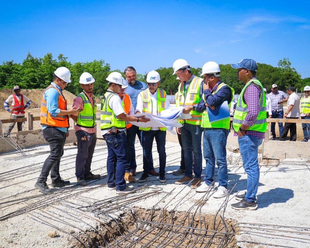 Director del Departamento Aeroportuario supervisa avances de obras en Santiago y La Vega
