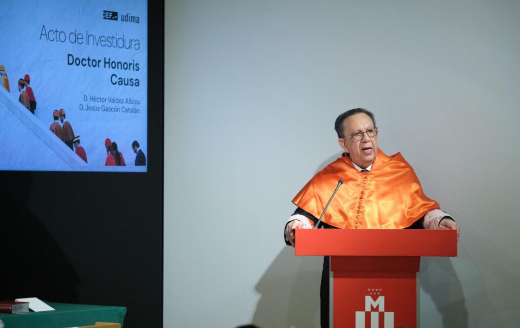 La Universidad UDIMA de España inviste como Doctor Honoris Causa al gobernador del BCRD, Héctor Valdez Albizu