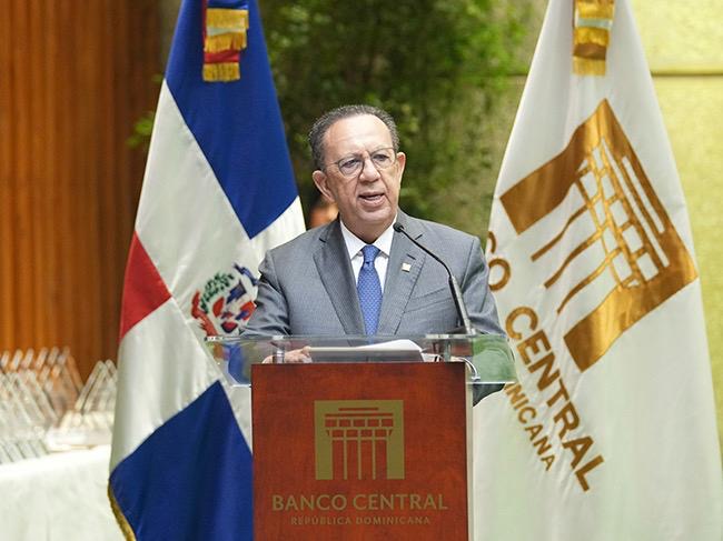 BCRD homenajeó a colaboradores por su tiempo de servicio a la institución .