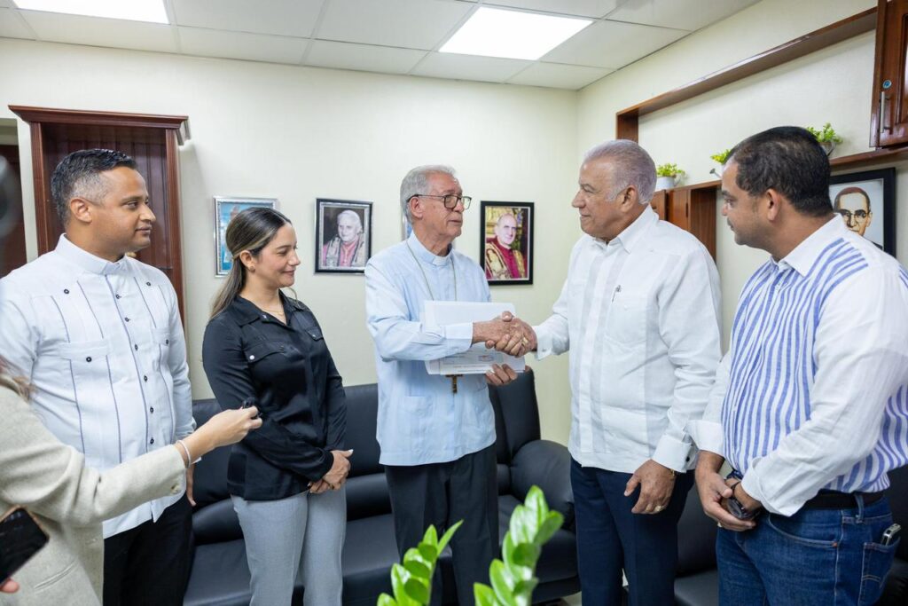 Gobierno entrega RD$27 millones para casa de acogida de sacerdotes en la Diócesis de Mao-Montecristi