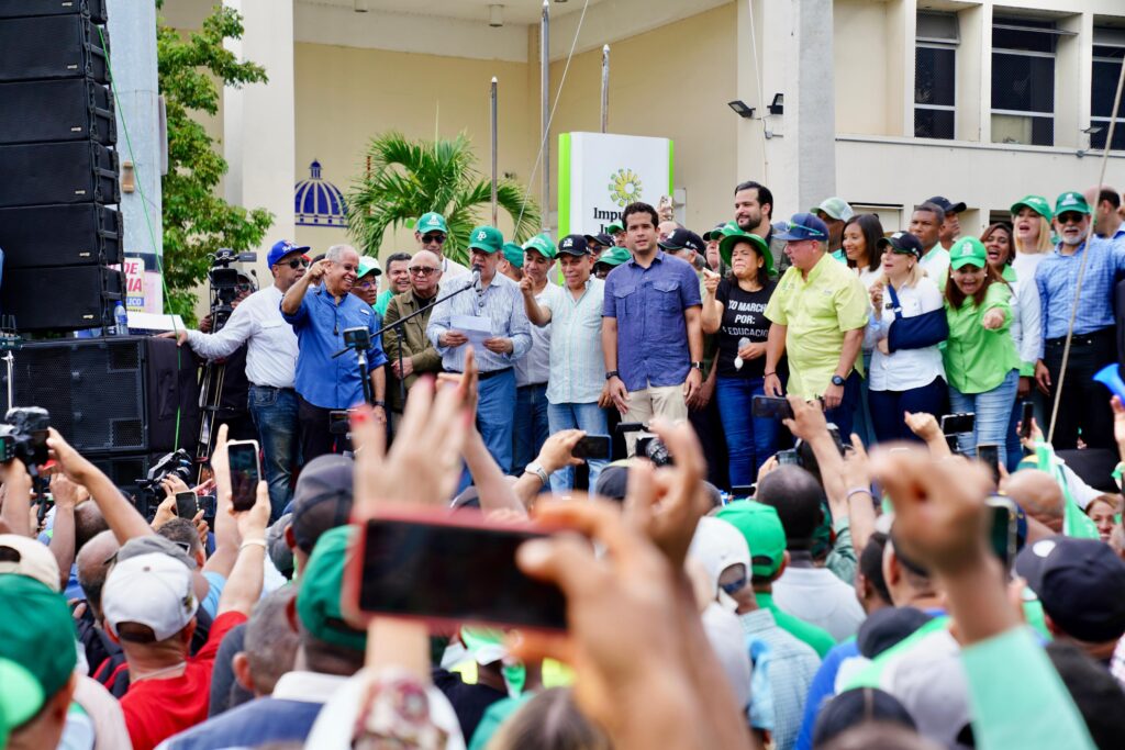 Vivimos una “tormenta perfecta”: el país está quebrado, asegura Leonel Fernández