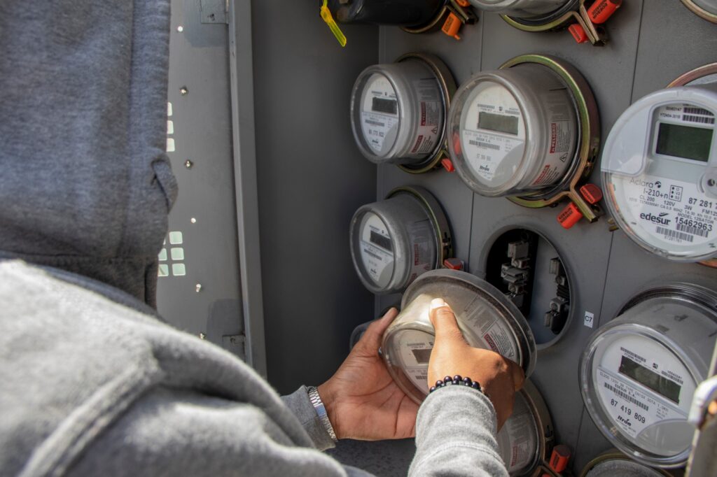 Edesur fortalece la calidad del servicio con más de 241,000 acciones contra conexiones ilegales y procesos de normalización