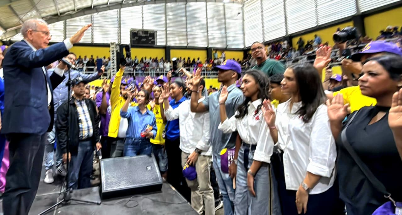 Contundente acto realiza el PLD en el Distrito Nacional