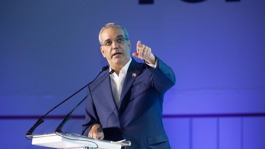 Presidente Abinader dice “sin conectividad aérea no hay éxito en turismo”; reitera firme posición de RD como referente regional en aviación civil