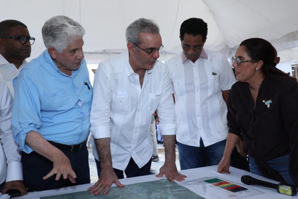 Presidente Abinader anuncia anheladas soluciones a problemas de alcantarillado, agua potable y electricidad en Higüey