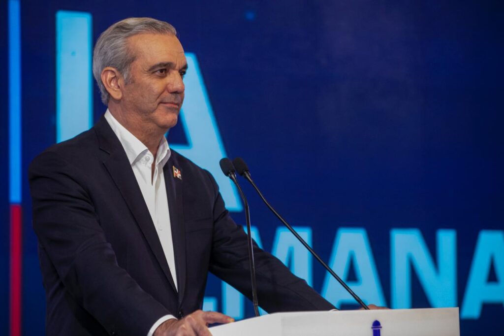 Presidente Abinader anuncia “La Brisita Navideña” y entrega de tarjetas de RD$1,500 que impactarán a dos millones 600 familias desde el 4 de diciembre