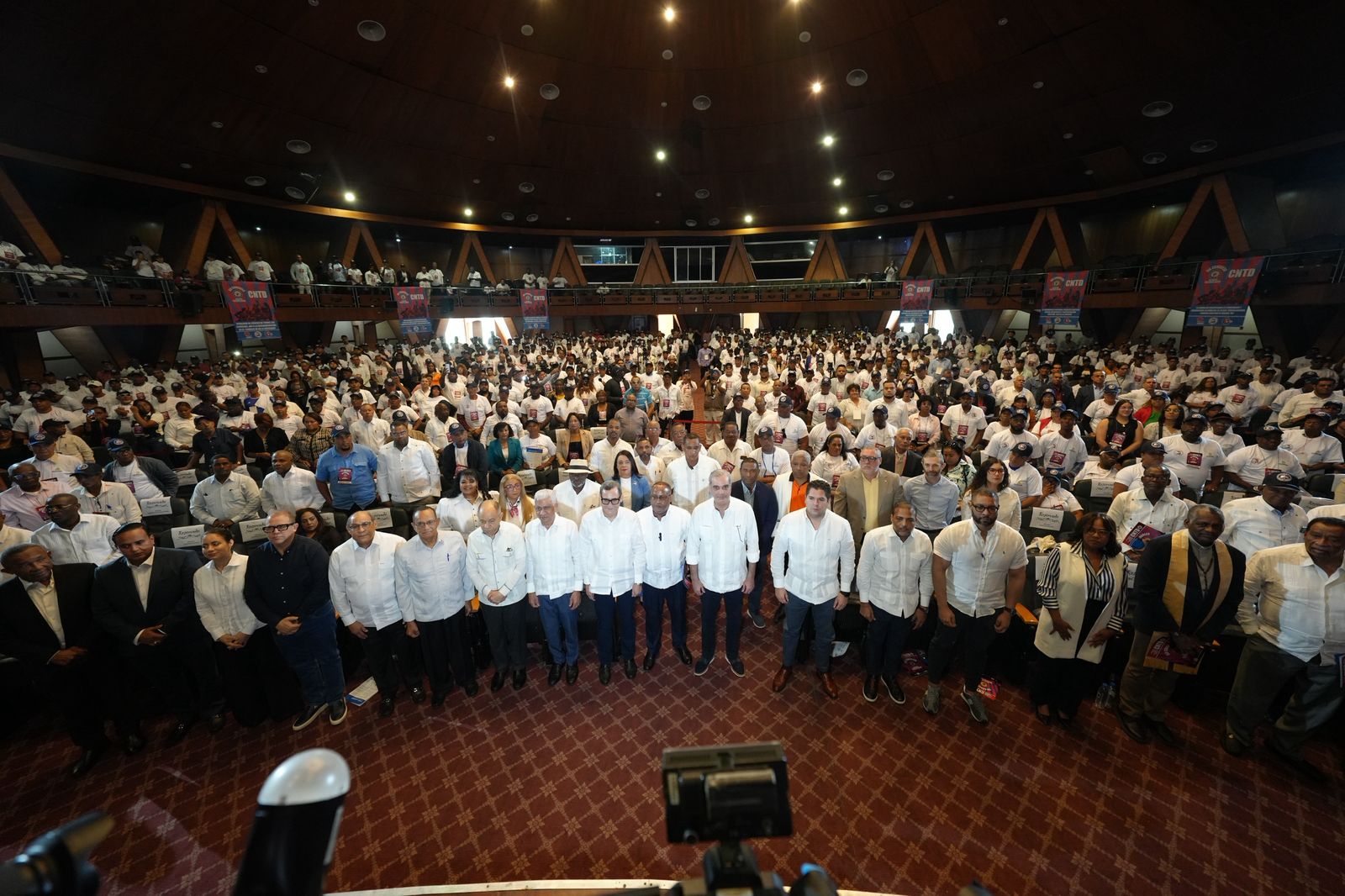 Presidente Luis Abinader encabeza XIX Congreso de la CNTD