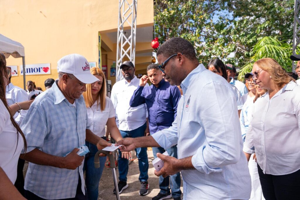 Propeep ilumina la Navidad en San Cristóbal con encendido de parque, jornada social y entrega Bono Navideño