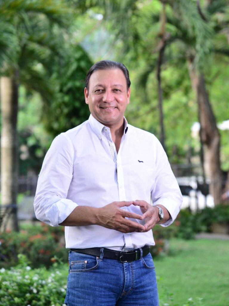 Abel Martínez llama al Gobierno central a intervenir de urgencia ante crisis de agua que afecta a Santiago