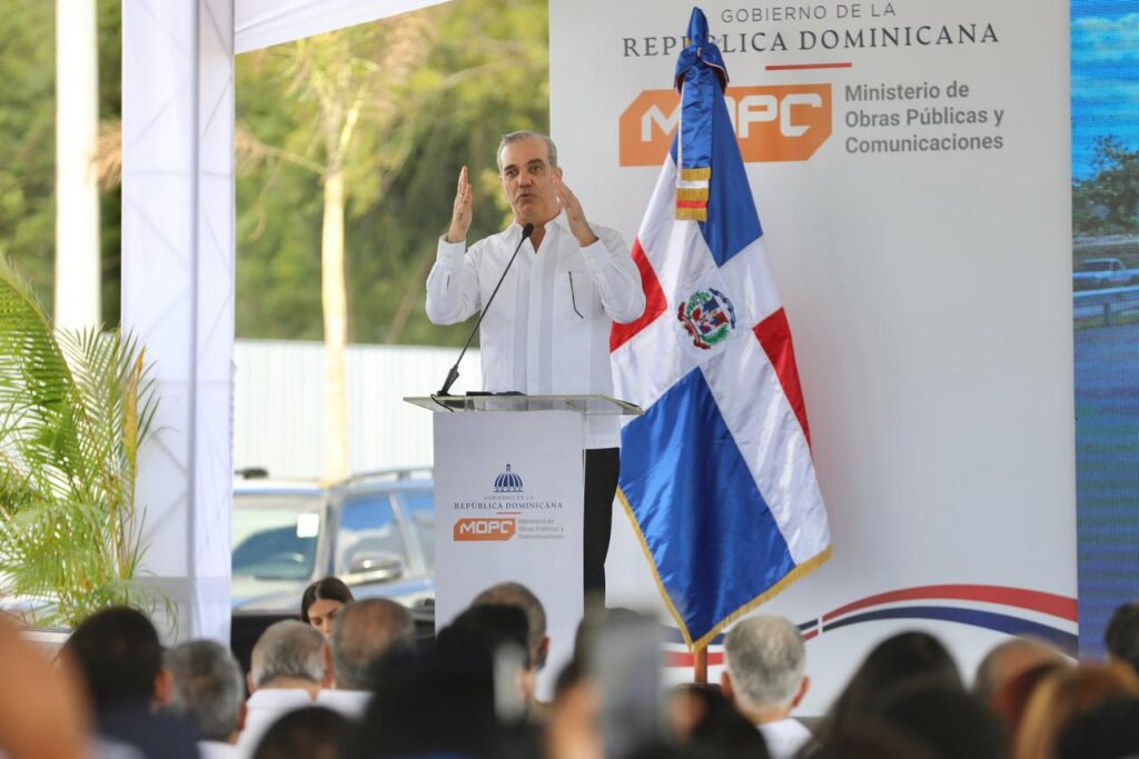 Presidente Abinader inaugura fase final de la Avenida Ecológica; dice esta obra impulsa la logística, el comercio exterior y la competitividad del país
