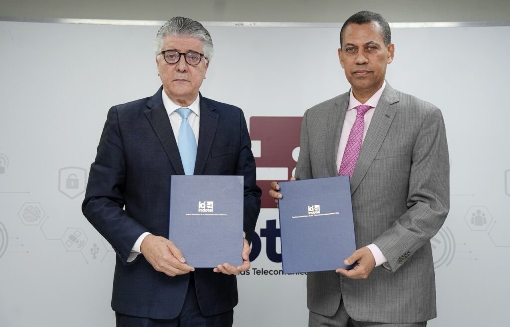 Indotel y Onaprep firman convenio de colaboración para instalar salas digitales en seis centros penitenciarios