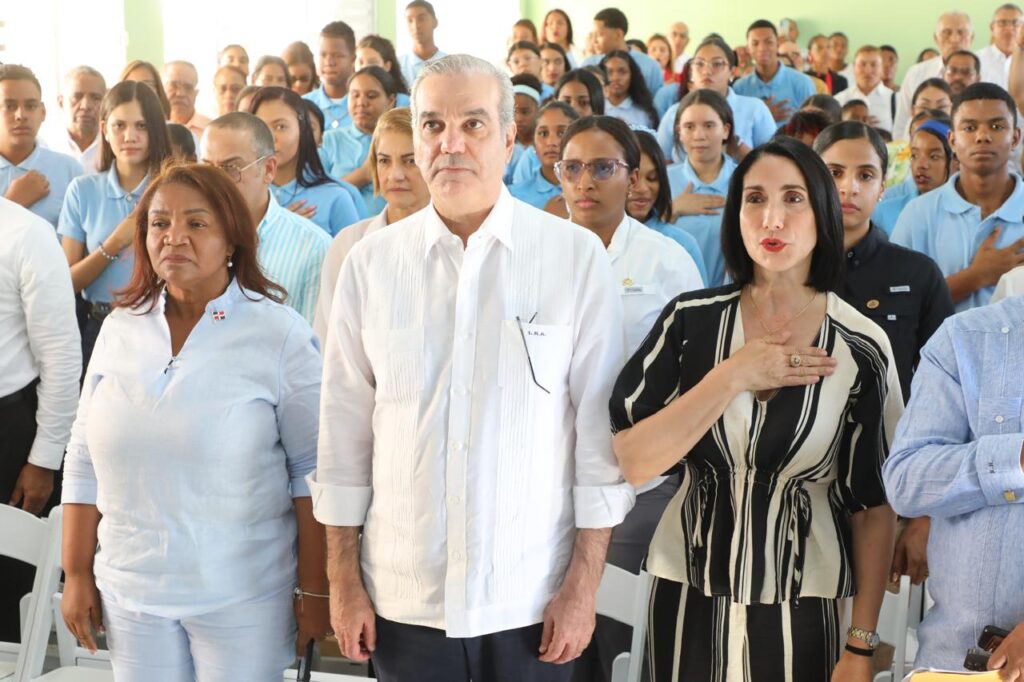 Presidente Luis Abinader inaugura Liceo León Romilio Rodríguez Ventura en Carrera de Yegua, Las Matas de Farfán
