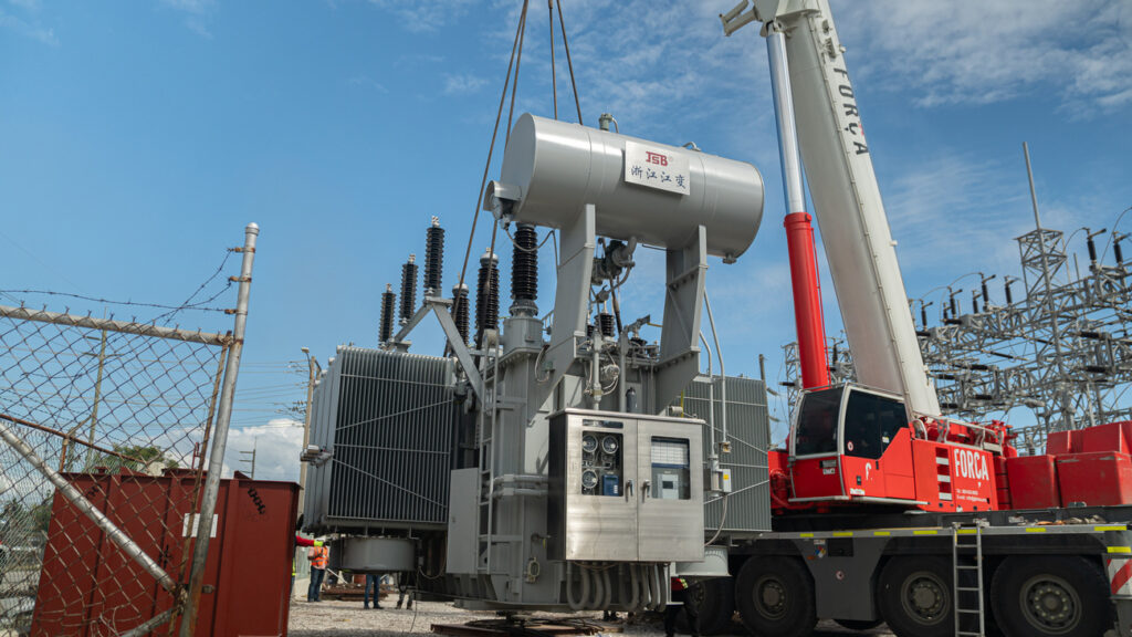 Edesur pone en servicio nuevo transformador de potencia en subestación Barahona