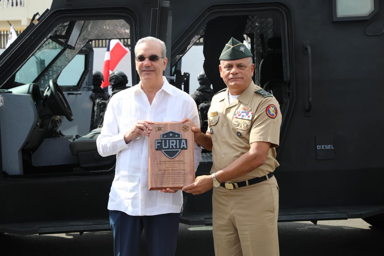 Presidente Abinader destaca transformación histórica de las Fuerzas Armadas al presentar el primer blindado FURIA ensamblado en la República Dominicana
