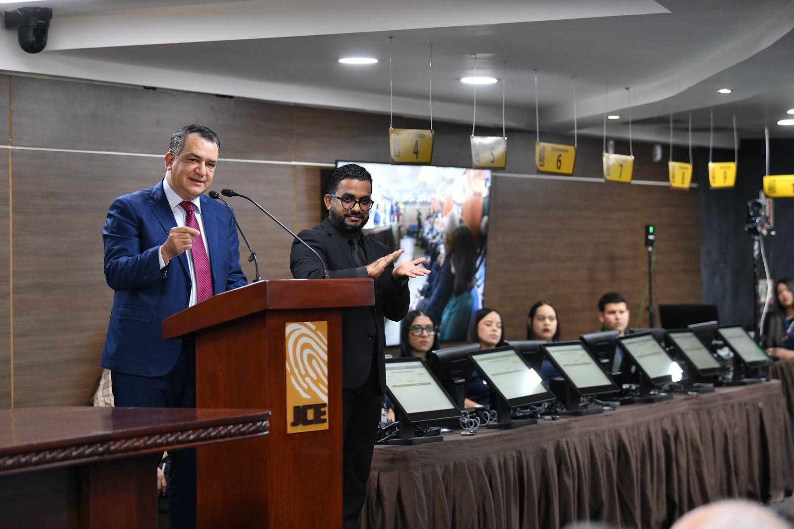 JCE inicia captura de datos a su personal para la renovación de la cédula