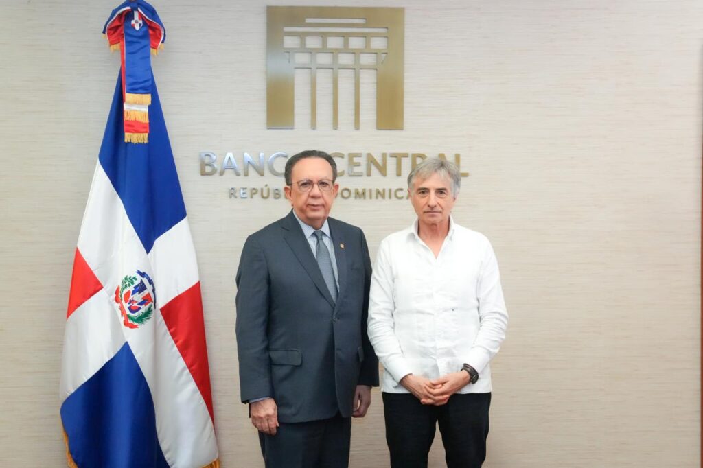 Gobernador Valdez Albizu recibió al embajador de la Unión Europea, Raúl Fuentes Milani