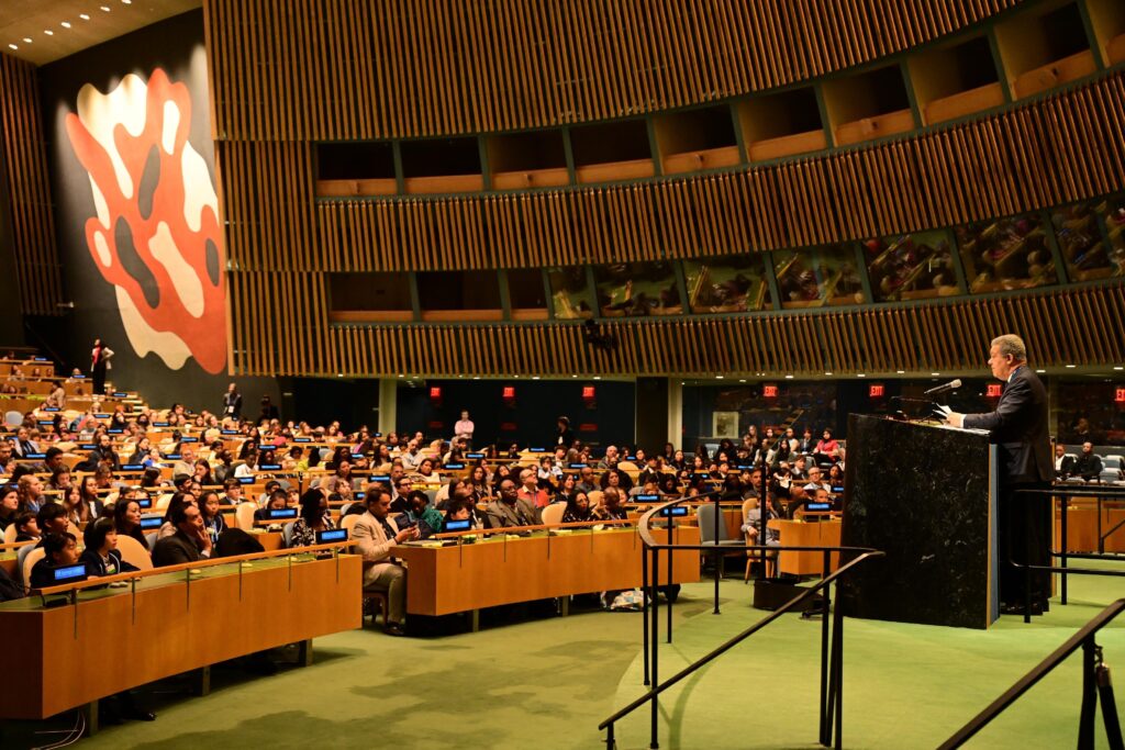 Leonel Fernández participa como orador principal en el Montessori Model UN en la sede de las Naciones Unidas