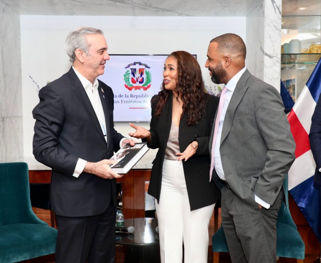 Presidente Abinader comparte con la comunidad dominicana en Emiratos Árabes Unidos, expresa orgullo por su aporte y destaca que son ejemplo de buenos ciudadanos en el mundo