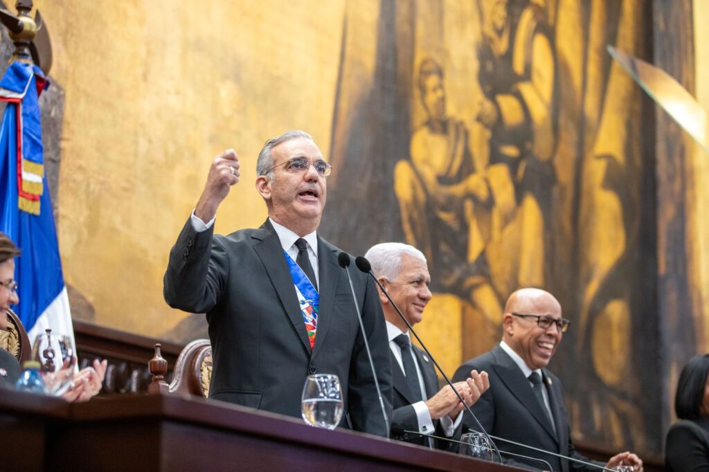 Presidente Abinader reitera en su gobierno no existen intocables ni privilegios frente a la ley y que la lucha contra la corrupción no es una declaratoria más; es su columna vertebral, su brújula moral inamovible