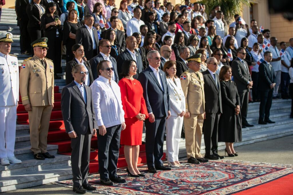 Presidente Abinader encabeza solemne acto con motivo del Día de la Bandera Nacional