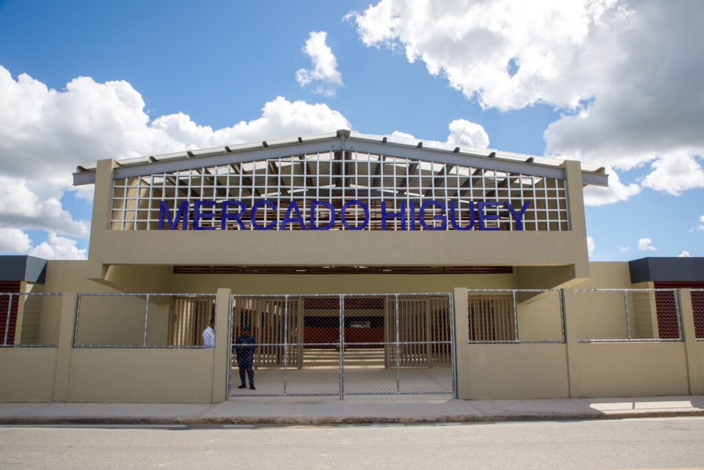 Presidente Abinader inaugura moderno mercado municipal que beneficiará directamente a más de 200 pequeños y medianos comerciantes en Higüey