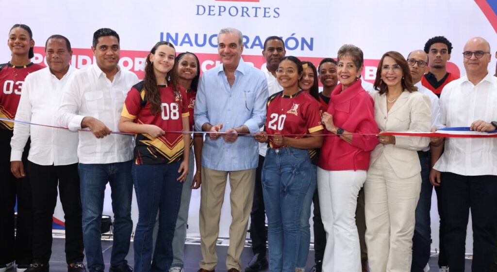 Presidente Abinader entrega dos polideportivos a Puerto Plata