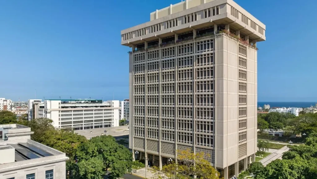 Banco Central informa que la economía dominicana registró un aumento interanual promedio de 133,915 nuevos ocupados netos en 2025 ubicando el total de ocupados promedio en 5,139,951 personas