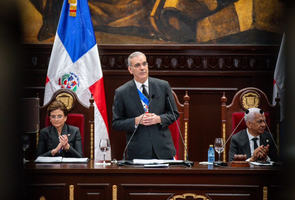 Luis Abinader destaca récord histórico de 11.7 millones de visitantes y consolida a República Dominicana como hub turístico del Caribe