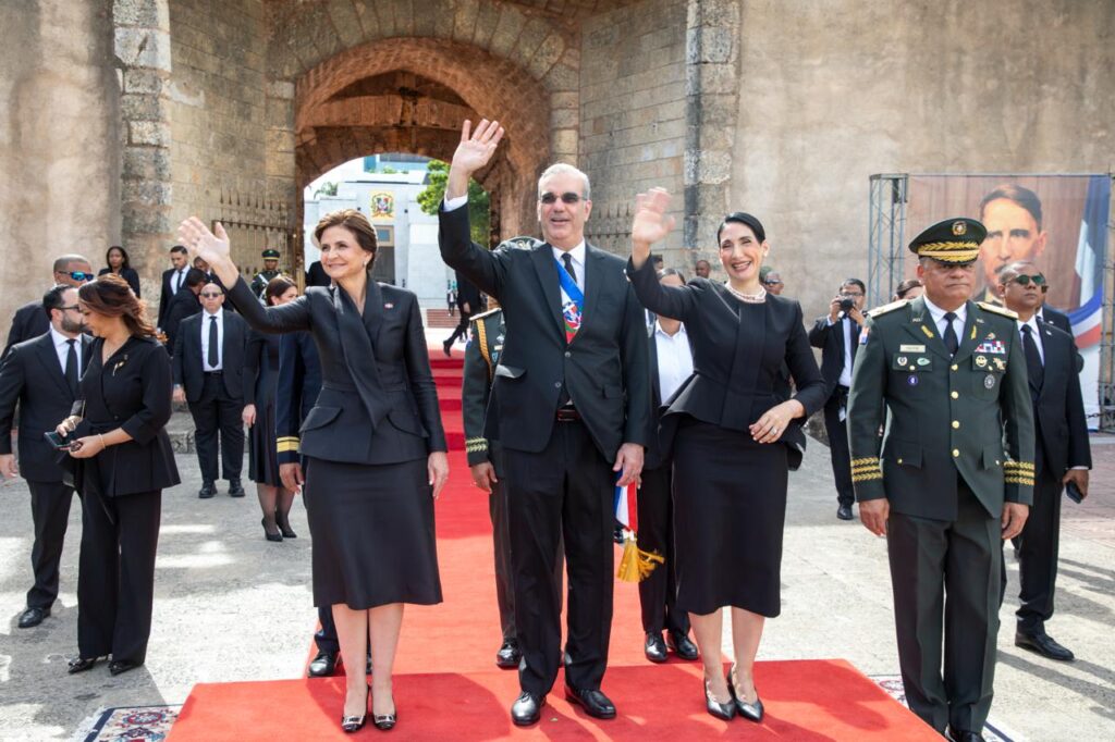 Presidente Luis Abinader revela inversión histórica en agua potable y saneamiento y anuncia el programa más ambicioso de saneamiento costero del país