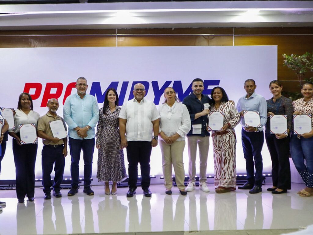 *Promipyme entrega RD$90 millones a 400 prestatarios en Villa Altagracia*