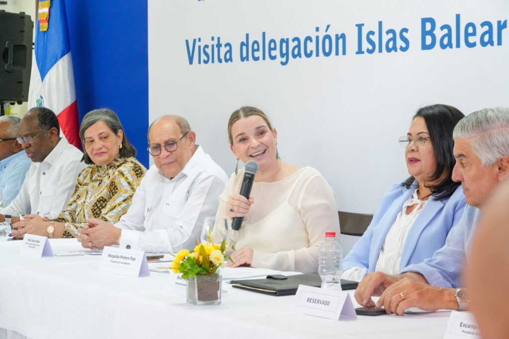 Presidenta del gobierno de Islas Baleares afirma que la formación es clave del éxito turístico y valora modelo del INFOTEP