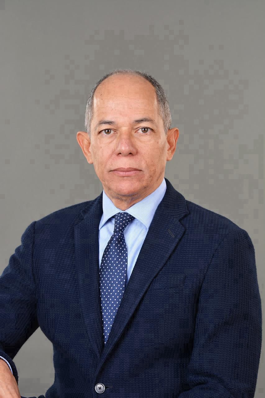 El presidente del Partido Nueva Sociedad (PNS), Emigdio Mercedes, sugirió al gobierno que dirige Luis Abinader, evitar que la tasa del dólar aumente porque sería la de “Villa Diego” para el costo de la vida.