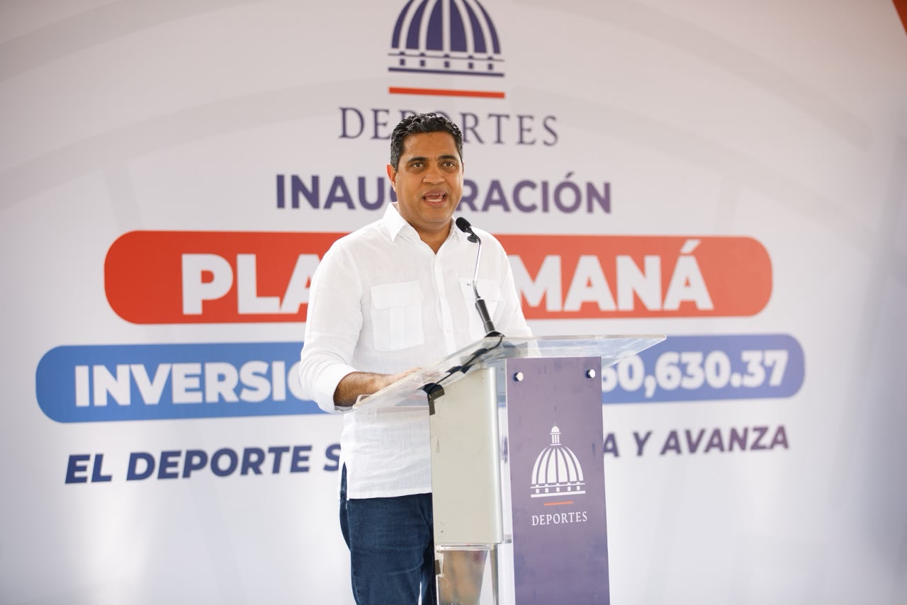 Presidente Abinader inaugura Play de escuela en Samaná que reafirma el compromiso de modernizar las instalaciones para la práctica deportiva de los jóvenes